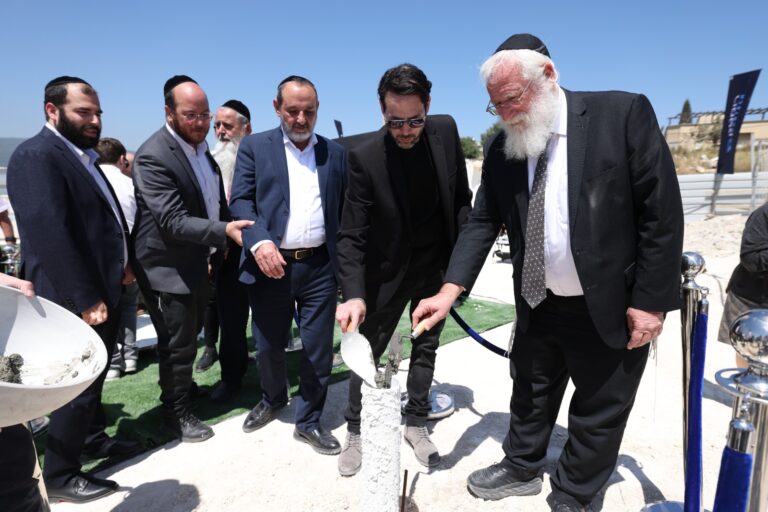 רכסים עולה שלב: באירוע חגיגי הונחה אבן הפינה למתחם העסקים ׳רומטק׳ במרכז העסקים ברכסים