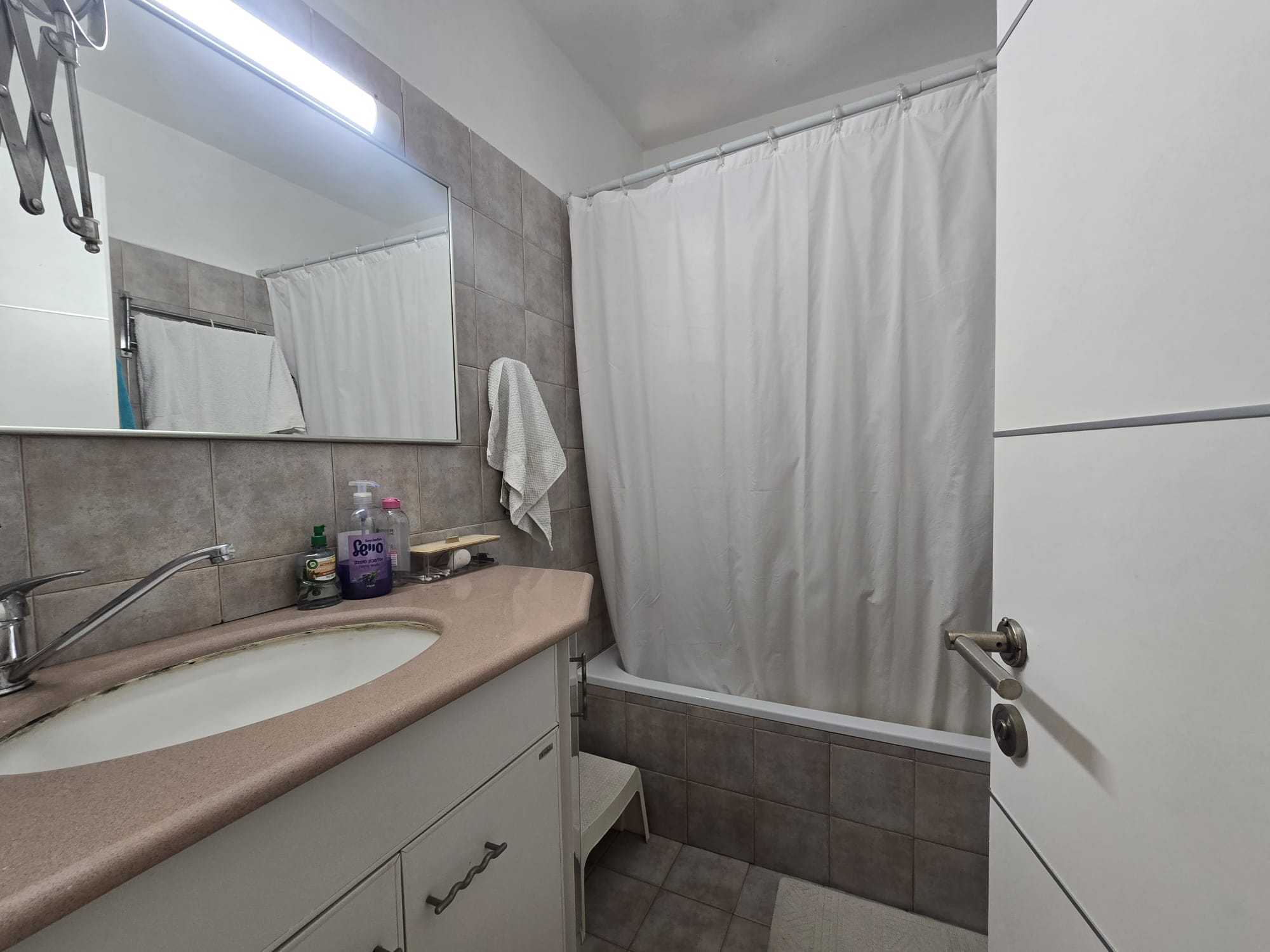 fa900d8d-68a3-4a74-97c4-f9f7089586b2